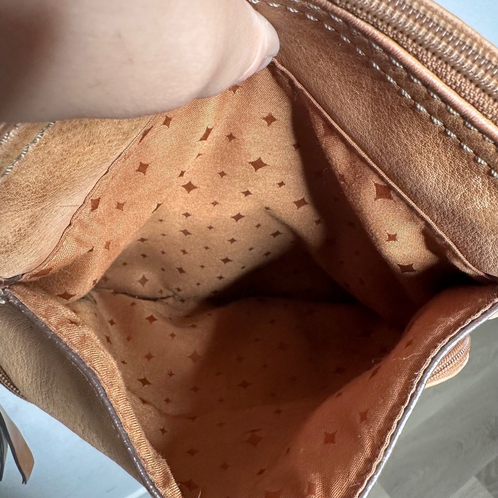 Fossil Morgan Traveler Crossbody Bag Tan Pebbled Leather Top Zip Boho Worn In - Picture 6 of 10